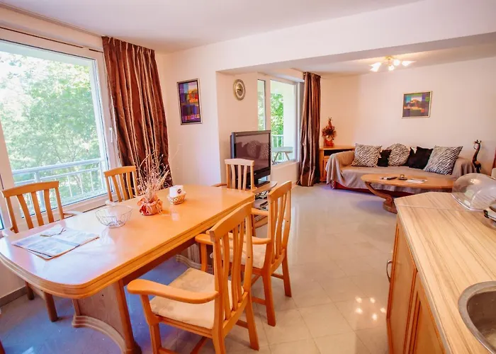 Apartmanhotel Mng Yassen Napospart