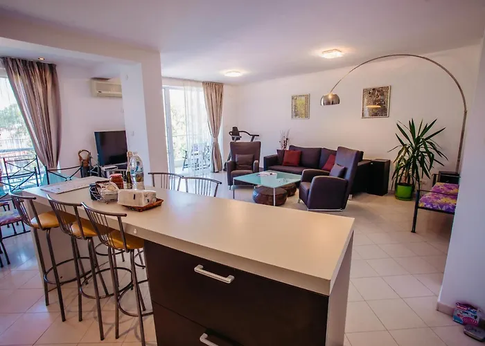 Mng Yassen Apartmanhotel