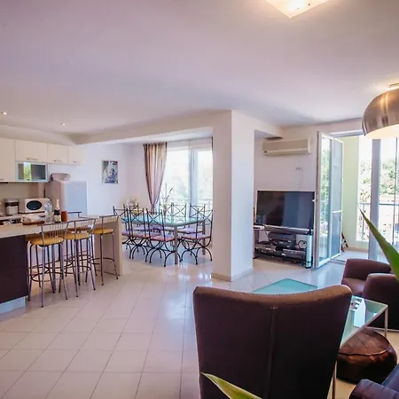 아파트호텔 Mng Yassen 써니비치