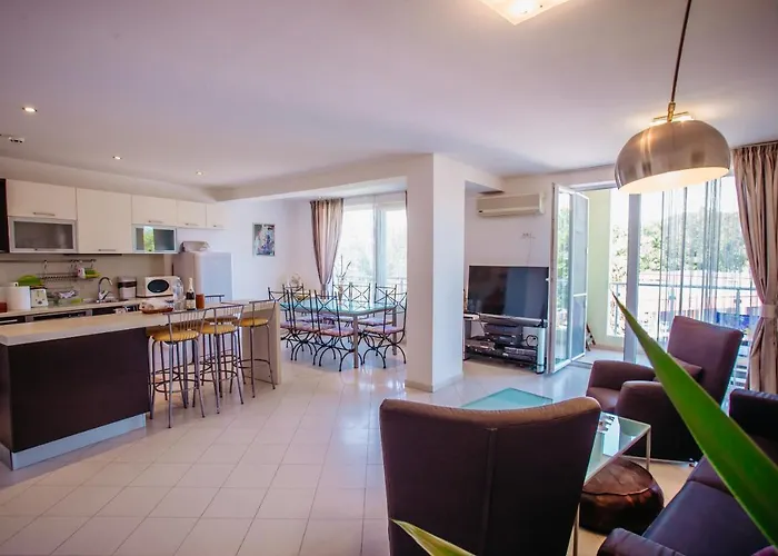 아파트호텔 Mng Yassen 써니비치